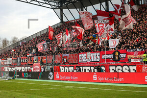 Rot-Weiss Essen Fans Support SpVgg Unterhaching 08.02.2025