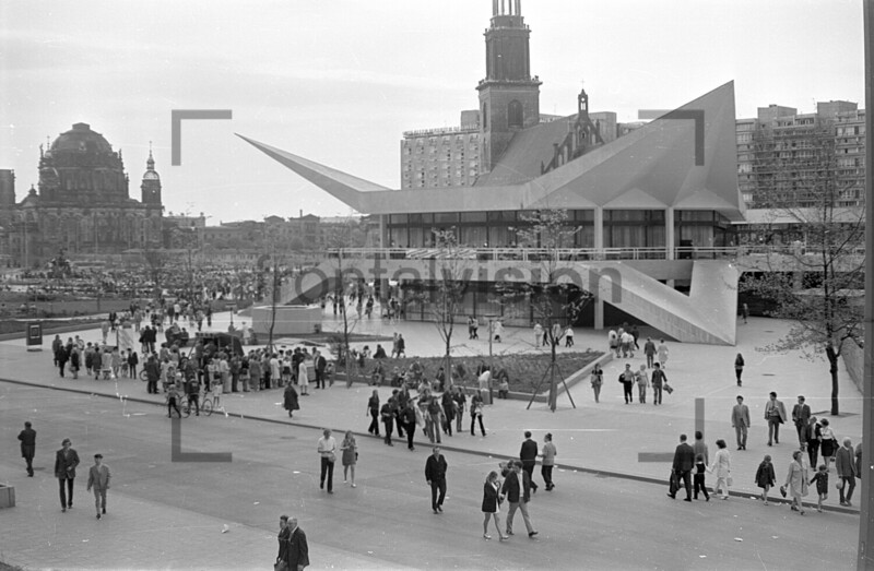 Pavillion Fernsehturm Marienkirche Dom Ostberlin 1973