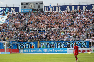 Spruchbänder 1860 Fans Gedenken Werner Lorant TSV 1860 München - Rot-Weiss Essen 03.05.2025