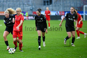 Pernille Harder Julie Terlinden Google Pixel Frauen Bundesliga SGS Essen Bayern München Spielfotos 07.12.2024