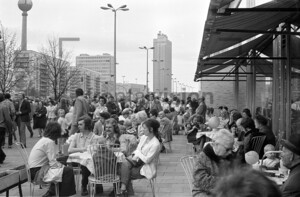 Mokka-Milch-Eisbar Karl Marx Allee 1973