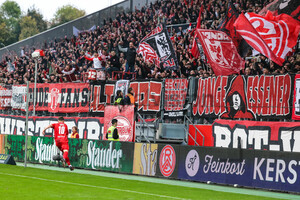Torjubel Thomas Eisfeld Rot-Weiss Essen - Energie Cottbus 02.11.2024