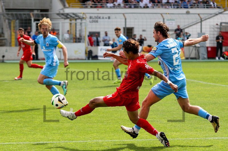 Kaito Mizuta Flanke auf Ahmet Arslan TSV 1860 München - Rot-Weiss Essen 03.05.2025