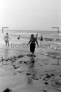 Schwimmen in der kalten Ostsee 1958