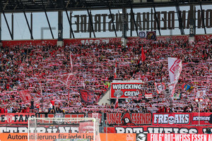 Schalparade Westtribüne Rot-Weiss Essen - 1. FC Saarbrücken 26.04.2025