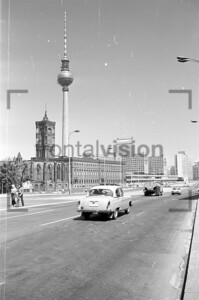 Ostberlin Rotes Rathaus Fernsehturm