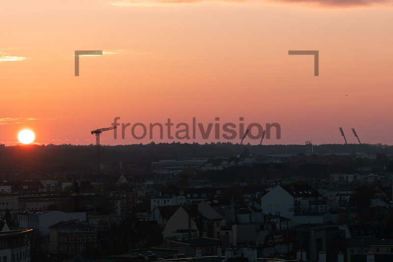 Flutlichtmasten Ostseestadion Rostock Sonnenuntergang