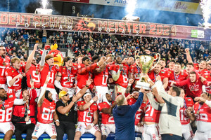 Meisterfeier Potsdam Royals ERIMA GFL Bowl Potsdam Royals Dresden Monarchs Spielfotos 12.10.2024
