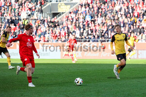 Dominik Martinovic im Angriff Rot-Weiss Essen - Dynamo Dresden 15.03.2025