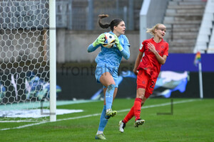 Sophia Winkler Google Pixel Frauen Bundesliga SGS Essen Bayern München Spielfotos 07.12.2024