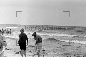 Schwimmen in der kalten Ostsee 1958