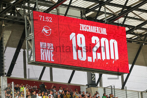 Anzeigentafel Zuschauerzahl Rot-Weiss Essen - Alemannia Aachen Spielfotos 03.08.2024