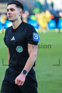 Timon Schulz DFB Schiedsrichter Rot-Weiss Essen - Dynamo Dresden 15.03.2025