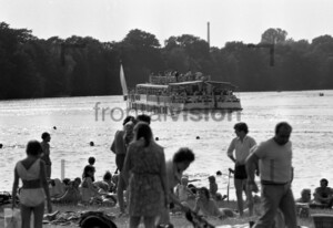 Erholung im Strandbad 1973 | Relaxing in a lido 1973