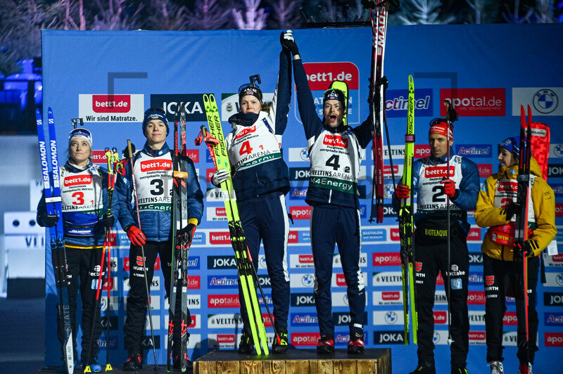 Sieger Karoline Offigstad Knotten, Sturla Holm Laegreid Biathlon auf Schalke 2024