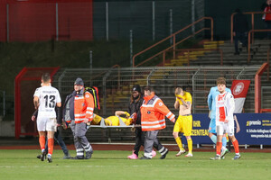 Tim Stappmann auf Trage RWO KFC Uerdingen 28.02.2025