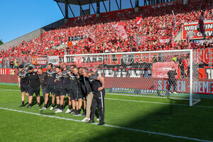Rot-Weiss Essen Trainer feiern Sieg über VfL Osnabrück 11.05.2025