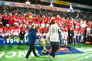 Meisterfeier Potsdam Royals ERIMA GFL Bowl Potsdam Royals Dresden Monarchs Spielfotos 12.10.2024