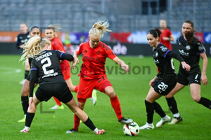 Pernille Harder Julie Terlinden Google Pixel Frauen Bundesliga SGS Essen Bayern München Spielfotos 07.12.2024