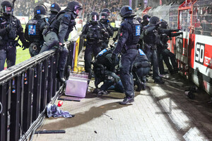 Festnahme bei Randale, Ausschreitungen RWE Fans in Osnabrück 15.12.2024