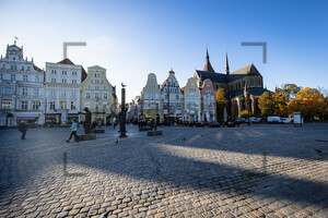 Neuer Markt in Rostock mit Möwenbrunnen