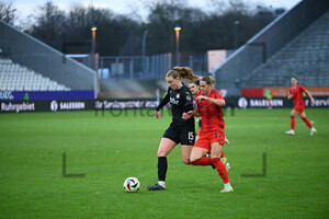 Laura Pucks Klara Bühl Google Pixel Frauen Bundesliga SGS Essen Bayern München Spielfotos 07.12.2024