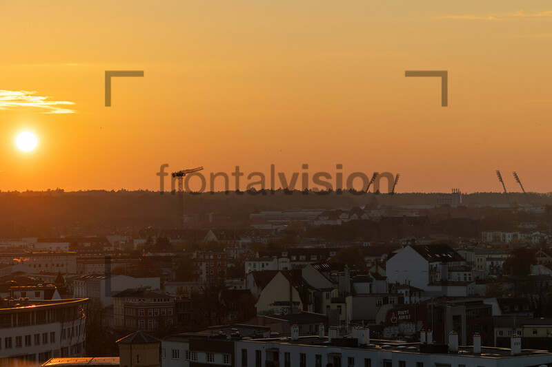 Flutlichtmasten Ostseestadion Rostock Sonnenuntergang