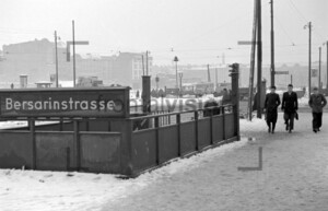 U-Bahnhof Besarinstrasse Warschauerstr Stalinallee | Subway station Bersarinstrasse Crossing Warschauerstr Stalinallee