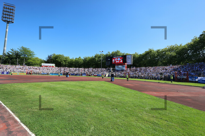 MSV Fans jubeln über Derbysieg in Oberhausen