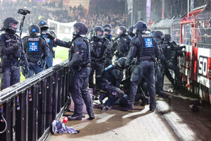 Festnahme bei Randale, Ausschreitungen RWE Fans in Osnabrück 15.12.2024