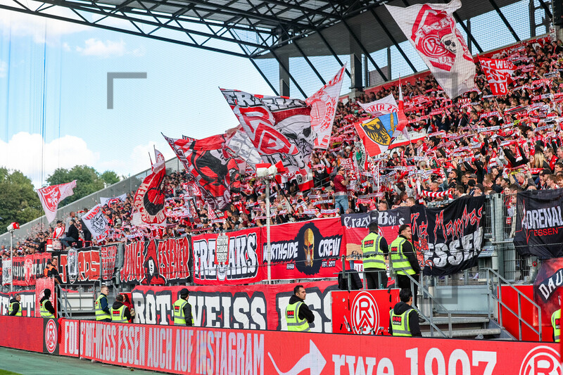 Rot-Weiss Essen Fans Support FC Viktoria Köln 05.10.2024